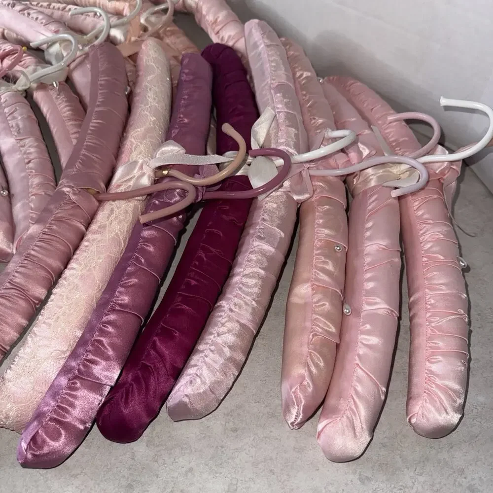 Vintage Hangers Satin Padded Boudoir Boutique Closet Set of 20 Fancy Pink Purple